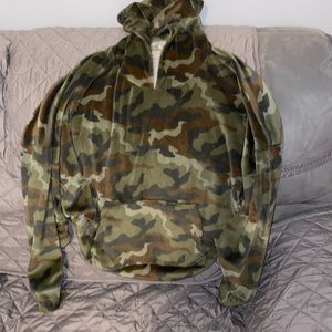 American Eagle Camo hoodie size: s
